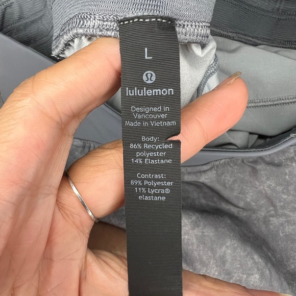 Lululemon T.H.E. Short 7" *Linerless
Gravel Dust Asphalt Grey Multi - Picture 4 of 5